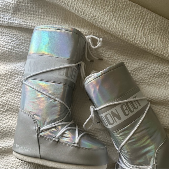 Moon Boot Icon Metallic Boot in Silver - Picture 1 of 11